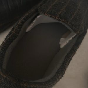 Men comfy slippers!!